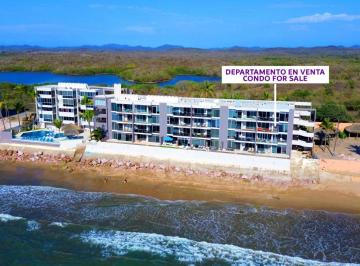 Departamento de 2 habitaciones, Mazatlán · Mazatlán, Condo a Pie de Playa y en Esquina, El Delfin