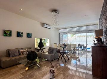 Casa · 449m² · 4 Recámaras · 4 Estacionamientos · Casa en Residencial Cumbres