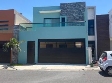 Casa · 3 Recámaras · 2 Estacionamientos · Casa en Renta, Fraccionamiento con Seguridad, Areas Verde y Casa Club.