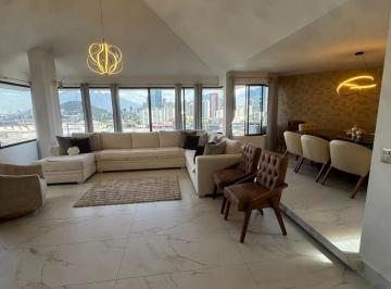Casa · 488m² · 4 Recámaras · 2 Estacionamientos · Casa en Venta en San Jerónimo, Monterrey, N. L.