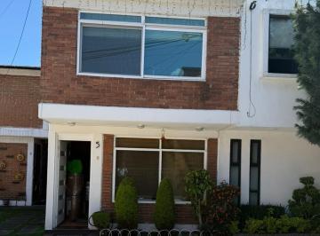 Casa · 60m² · 1 Estacionamiento · Casa Vta. Colonia Científicos. en Privada