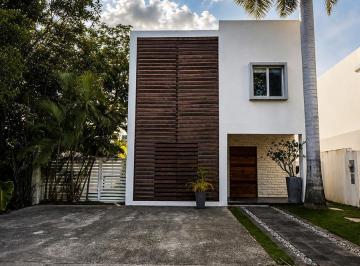 Casa · 300m² · 3 Recámaras · 2 Estacionamientos · Casa en Residencial Cumbres