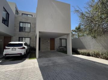 Casa en condominio · 262m² · 3 Recámaras · 2 Estacionamientos · Casa en Condominio en Jurica, Atrás de Antea