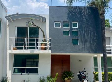 Casa de 3 habitaciones, Zapopan · Casa en Venta a 2 Cuadras de La Perla