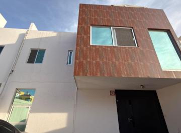 Casa · 4 Recámaras · 2 Estacionamientos · Casa en Zona Este Milenio III