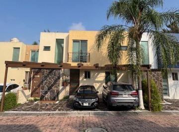Casa en condominio · 190m² · 4 Recámaras · 2 Estacionamientos · Casa en La Tijera con Rec en Planta Baja, con Hermosa Terraza y Jardín.