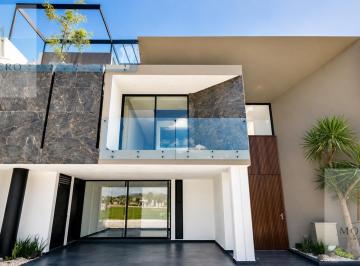 Casa · 250m² · 4 Recámaras · 2 Estacionamientos · Casa - Fraccionamiento Lomas de Angelópolis