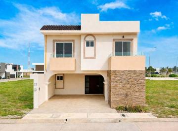 Casa de 3 habitaciones, Alvarado · Casa en Venta Punto Lomas, con Cuarto de Servicio