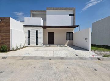 Casa de 3 habitaciones, Alvarado · Casa en Venta Punto Lomas, con Alberca Privada y Recámara en Planta Baja