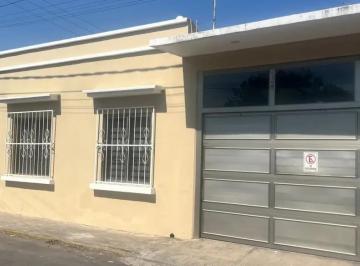 1 · Casa en Cristóbal Colón, Veracruz: Venta de Propiedad Habitacional con Jardín y Espacio Para Auto