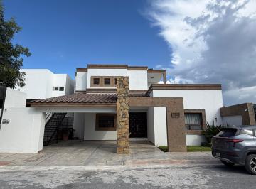 Casa de 5 habitaciones, Saltillo · Hermosa Casa de un Piso con Departamento Independiente