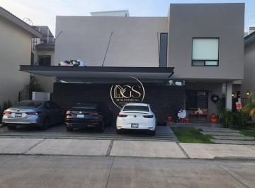 Casa · 350m² · 3 Recámaras · 3 Estacionamientos · Casa en Venta San Lorenzo Residencial Celaya