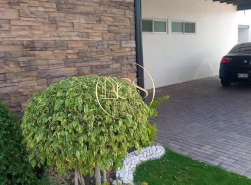 Casa · 294m² · 3 Recámaras · 3 Estacionamientos · Casa en Venta Arbolada Residencial Celaya