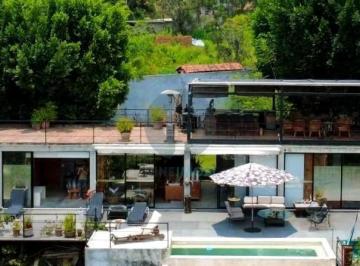 Casa · 350m² · 4 Recámaras · 4 Estacionamientos · Casa con Acceso Al Lago en Venta en Valle de Bravo | San Gaspar