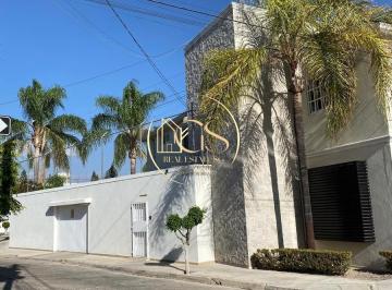 Casa · 467m² · 3 Recámaras · 4 Estacionamientos · Casa en Venta Alameda Celaya