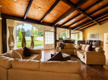 Casa · 1016m² · 5 Recámaras · 8 Estacionamientos · Casa en Venta en San Miguel Zinacantepec