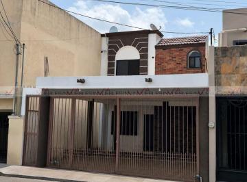 Casa · 138m² · 3 Recámaras · 2 Estacionamientos · Casa en Venta en Cumbres