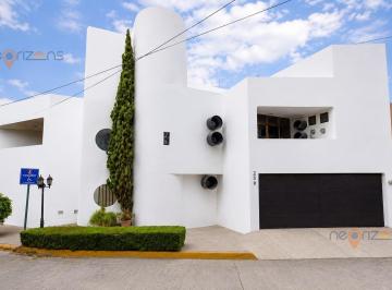 Casa · 400m² · 4 Recámaras · 2 Estacionamientos · Amplia Casa de 4 Recámaras a Unos Pasos de Himalaya en Lomas 4ta. Seccion Slp