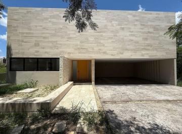 403bbb59940f7c94bdc79fc0fac798c6e770e448a54d07f45bf8fb1b19420501 · Casa en Venta de Una Sola Planta en Yucatán Country Club