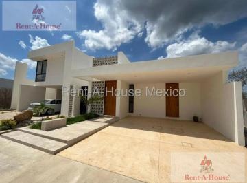 Casa · 285m² · 3 Recámaras · 2 Estacionamientos · Casa en Renta en Exclusiva Privada, con Casa Club Rg 25 - 2074