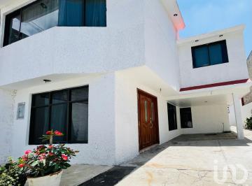Casa · 250m² · 5 Recámaras · 3 Estacionamientos · Casa en Venta, 5 Recámaras, Sta. Ma. Guadalupe Las Torres, Cuautitlán Izcalli.