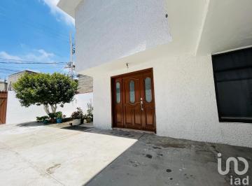 Casa · 250m² · 5 Recámaras · 3 Estacionamientos · Casa en Venta, 5 Recámaras 1 en Planta Baja, Cuautitlán Izcalli