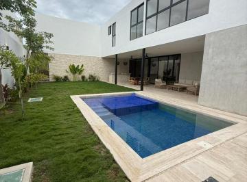 Casa · 539m² · 4 Recámaras · Casa en Privada en La Zona Country de Mérida