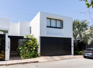 Casa · 272m² · 3 Recámaras · 2 Estacionamientos · Casa en Venta en Montebello