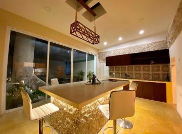 Casa · 320m² · 2 Recámaras · 1 Estacionamiento · Casa en Venta en El Barrio de Santiago, Mérida