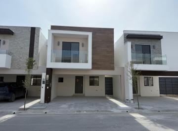 Fachada · Casa Nueva en Renta Residencial Almendros