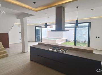 Casa · 262m² · 5 Recámaras · 3 Estacionamientos · Casa Via Cumbres