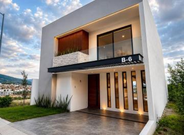 Casa de 4 habitaciones, León · Casa en Venta Vistas del Molino