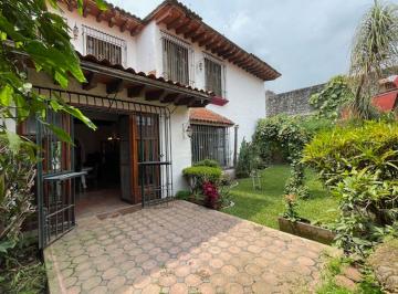 Casa uso de suelo de 3 habitaciones, Cuernavaca · Cuernavaca Col. Vista Hermosa Zona Comercial Vendo Casa Sola Uso Mixto Estilo Colonial