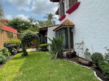 Casa uso de suelo de 3 habitaciones, Cuernavaca · Cuernavaca Col. Vista Hermosa Zona Comercial Vendo Casa Sola Uso Mixto Estilo Colonial