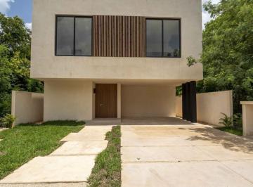 Casa · 506m² · 4 Recámaras · 4 Estacionamientos · Residencia en Venta en Privada Provincia | 4 Recámaras, Alberca