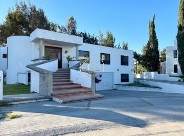 Casa · 759m² · 3 Recámaras · 2 Estacionamientos · Casa en Venta Alamo Contry Club Celaya
