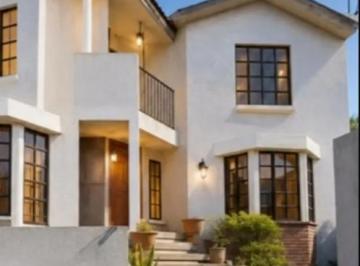 Casa · 430m² · 3 Recámaras · 6 Estacionamientos · Casa en Barrio Cañada Chica Antigua