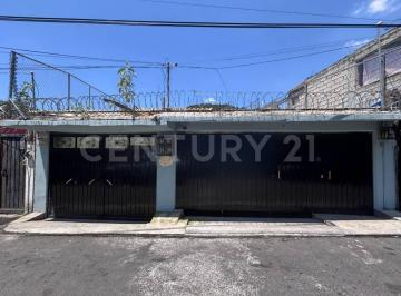 Casa · 214m² · 7 Recámaras · 3 Estacionamientos · Casa con 2 Departamentos en Venta en Magdalena Contreras