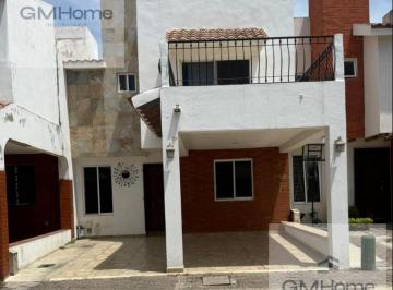 Casa · 120m² · 3 Recámaras · 2 Estacionamientos · Casa en Renta en La Joya