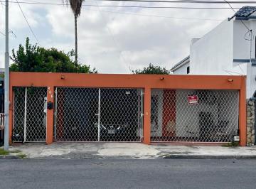 Casa · 330m² · 4 Recámaras · 1 Estacionamiento · Casa en Venta en La Chapultepec en San Nicolas de Los Garza