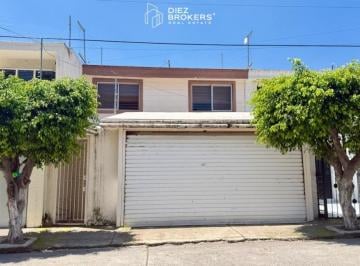Casa de 3 habitaciones, Guadalajara · Casa en Venta - Jardines del Sur, Guadalajara.