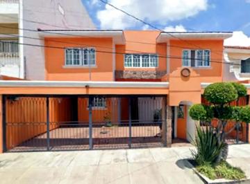 Casa de 3 habitaciones, Guadalajara · Casa en Venta en El Fracc. Bosques de La Victoria, Guadalajara, Jal.