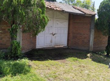 Casa de 3 habitaciones, Morelia · Casa en Venta en Huertos de Agua Clara 30 de Frente X 100 Fondo 3 Rec Hermosa Caseta con Porton Ele