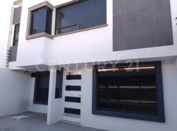 Casa · 204m² · 4 Recámaras · 3 Estacionamientos · Casa en Renta en Bosques de Amalucan, Ubicación Privilegiada Cerca de Plazas