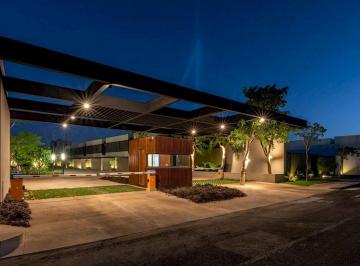 Casa en condominio de 2 habitaciones, Mérida · Renta de Townhouse de Lujo Amueblado & Paneles Solares | Temozón Norte