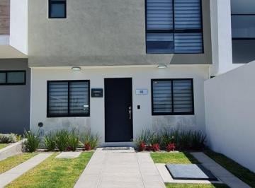 Casa · 100m² · 3 Recámaras · 2 Estacionamientos · Casa en Venta Zarú, Recámara en Pb, Jardín