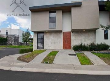 Casa · 139m² · 3 Recámaras · 2 Estacionamientos · Casa en Venta Zibata, Jardín, Amplios Espacios