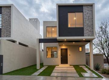 Casa · 83m² · 3 Recámaras · 2 Estacionamientos · Casa en Venta Ciudad del Sol, 3 Recámaras, 2.5 Baños