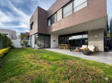 Casa · 300m² · 3 Recámaras · 2 Estacionamientos · Casa en Renta Altozano, Terraza, Bar, Jardín
