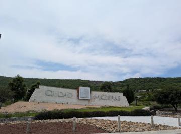 Terreno / Lote · 1765m² · Terreno Comercial en Venta, en Ciudad Maderas